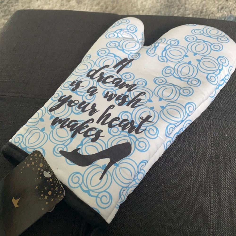 🔖 Disney Cinderella Oven Glove